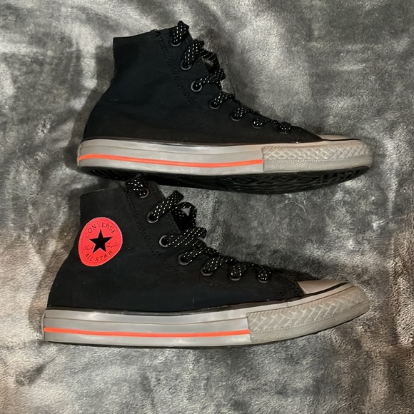 Converse Chuck Taylor All-Star Youth Sz 3 Blk/Red/Gry Water Repellent GUC - Picture 2 of 7